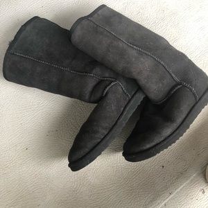 UGG high sheepskin boots used like new